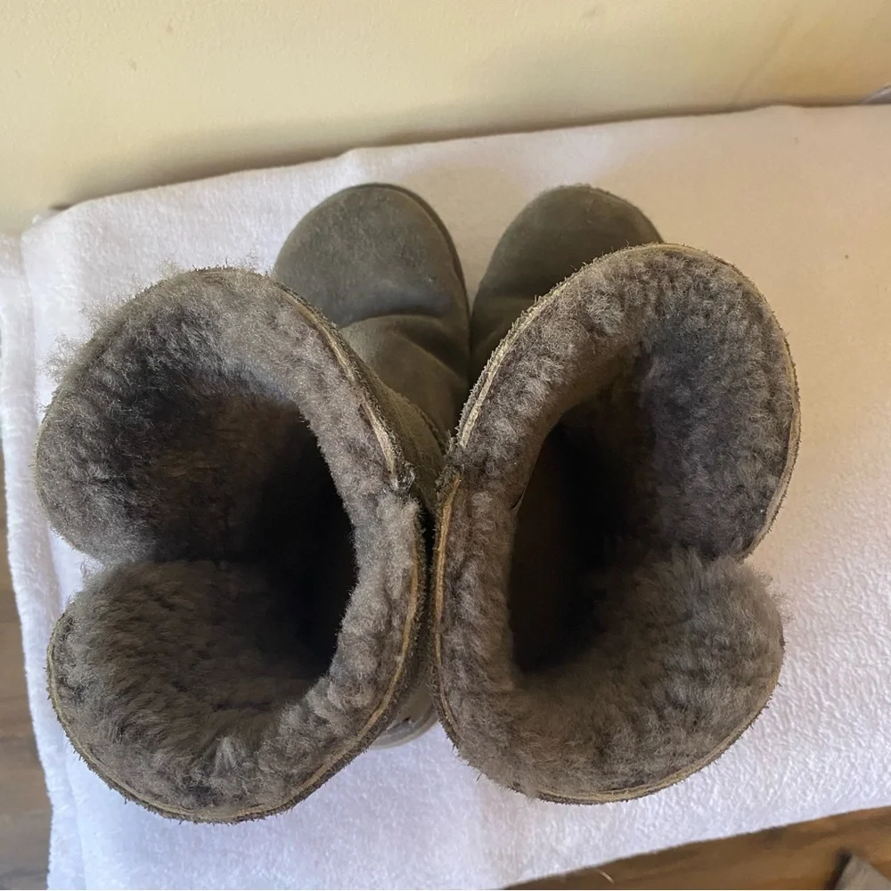 Women’s Gray Marciela Ugg Winter Boots Size 8 With Buttons